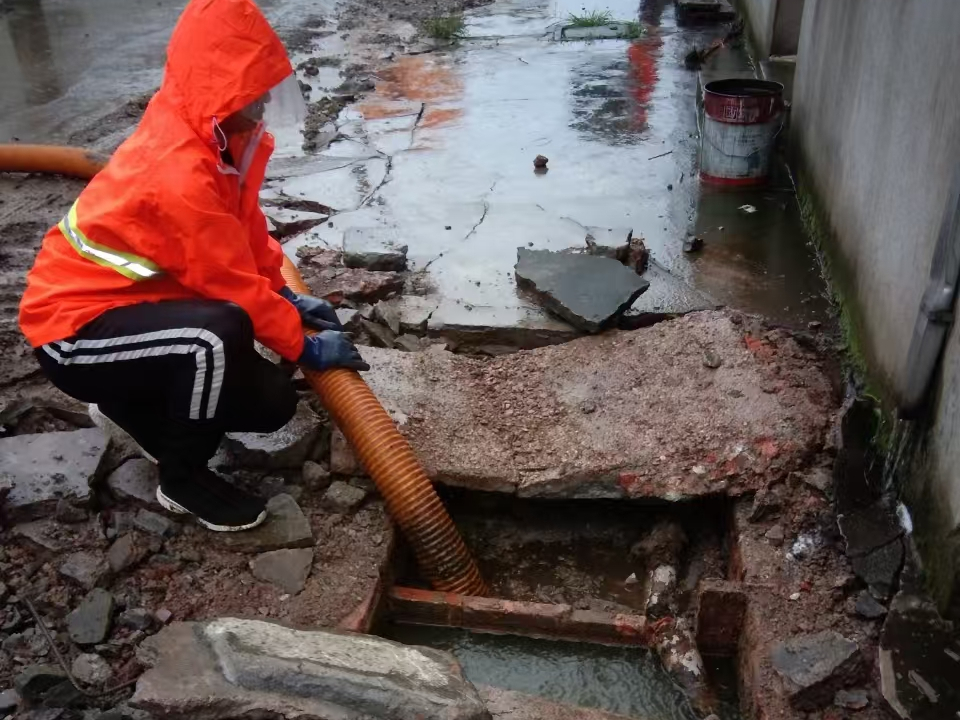 琅琊专业清理污水池 炜誉市政以规范流程守护城市 “肠道”